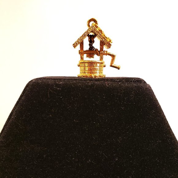 Monet Vintage Goldtone Mechanical Wishing Well Charm - Picture 1 of 10